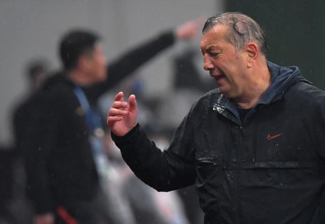 沧州年中曾2战武汉被轰6弹 老萨事不过三叫苦防守