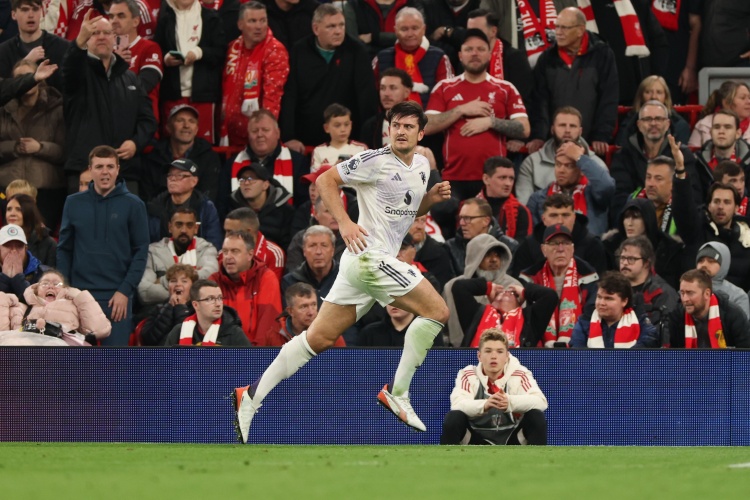 太阳报：迈阿密国际和那不勒斯对马奎尔感兴趣，他选择与曼联续约